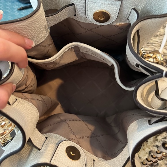 Michael Kors large pebbled leather shoulder bag - Picture 3 of 7